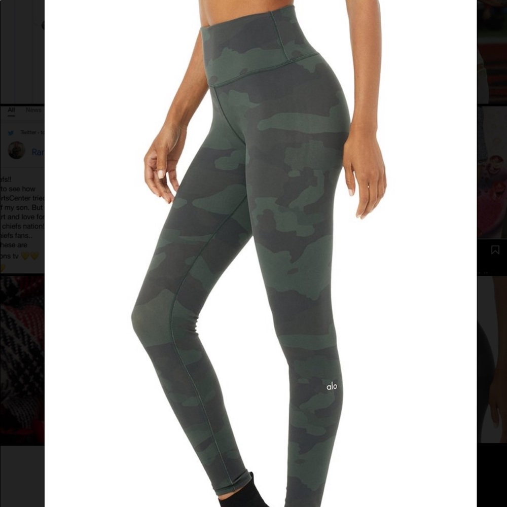 ALO Yoga Women's High-Waist Camo Leggings in Dark Green